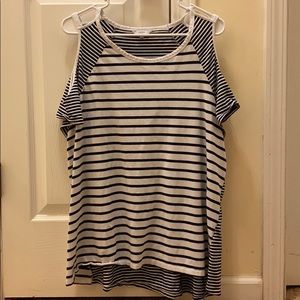Crown Ivy cold shoulder top size xl